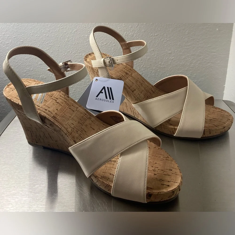 AEROSOLES Women's Tan Wedge Sandals